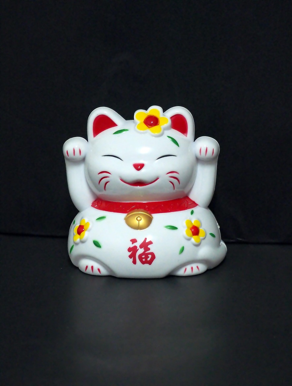Chinese lucky cat ceramic figurine traditional cultural craft collectible
