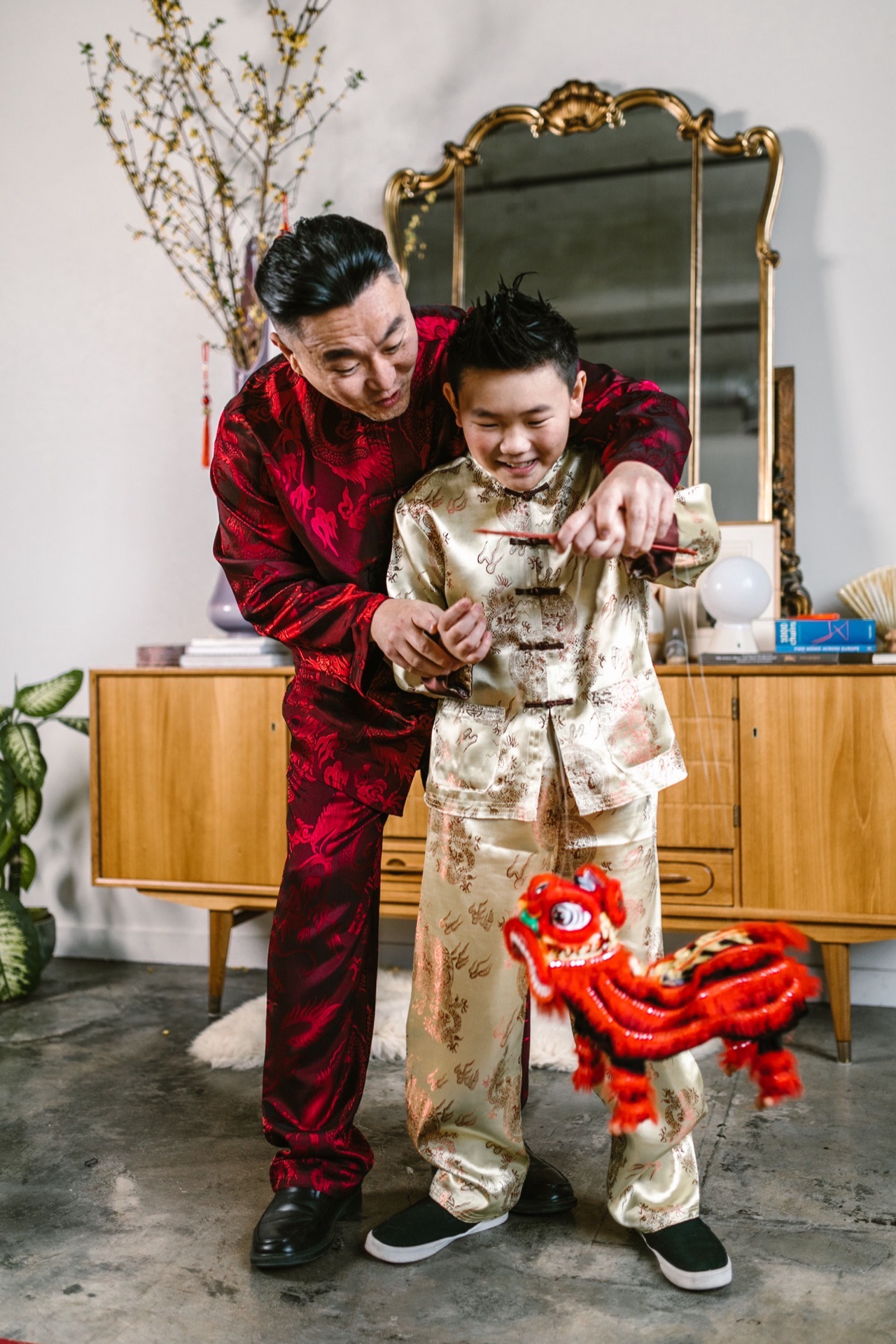 Chinese tang suit tangzhuang mandarin collar frog buttons brocade jacket traditional costume