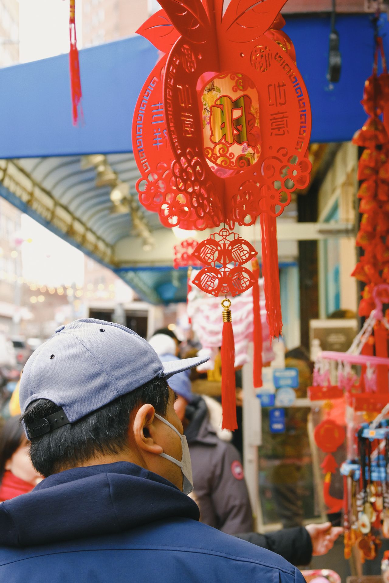 Red Chinese paper cut circular hanging decorations New Year market traditional jianzhi craft art